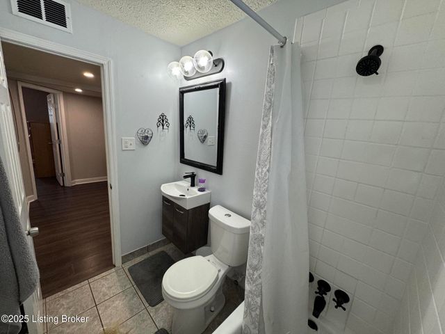 13609 Tennis Blvd, Louisville, KY 40272