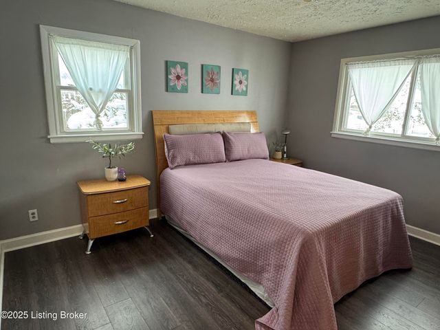 13609 Tennis Blvd, Louisville, KY 40272