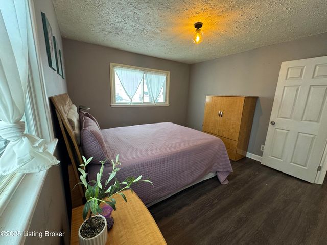 13609 Tennis Blvd, Louisville, KY 40272