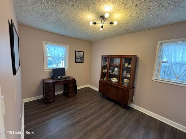 13609 Tennis Blvd, Louisville, KY 40272