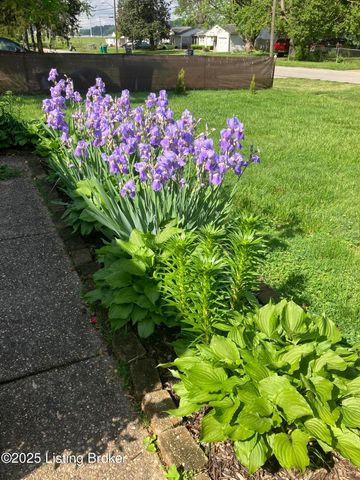 13609 Tennis Blvd, Louisville, KY 40272