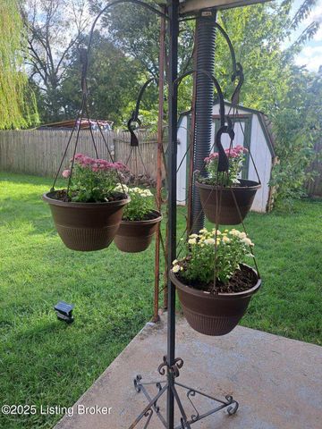 13609 Tennis Blvd, Louisville, KY 40272