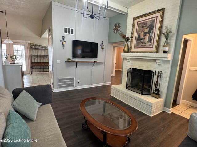 13609 Tennis Blvd, Louisville, KY 40272