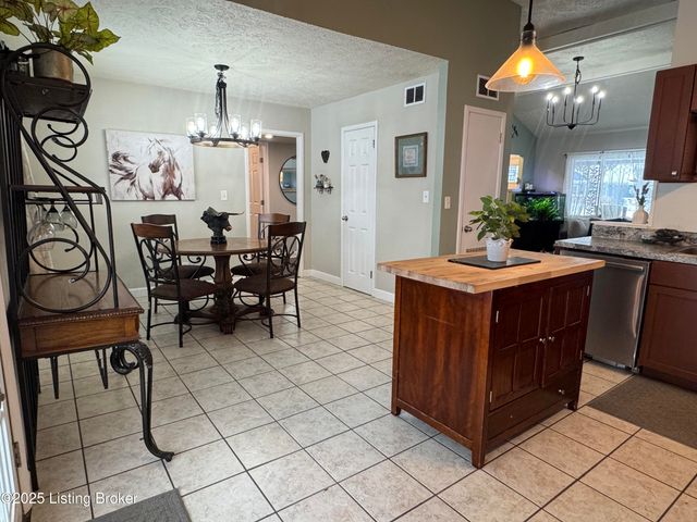 13609 Tennis Blvd, Louisville, KY 40272