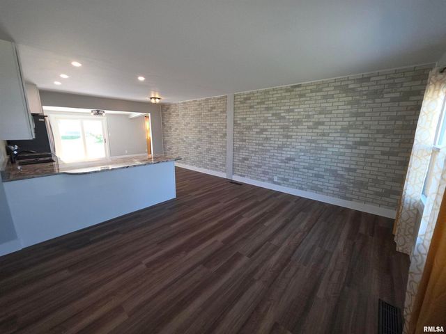 1031 GALBRAITH Drive, Clinton, IA 52732