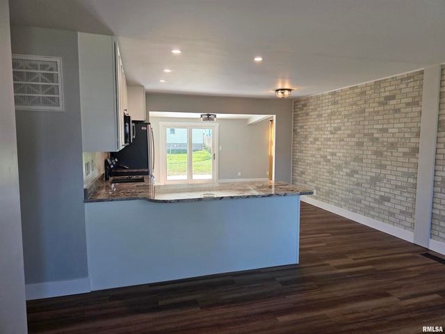 1031 GALBRAITH Drive, Clinton, IA 52732