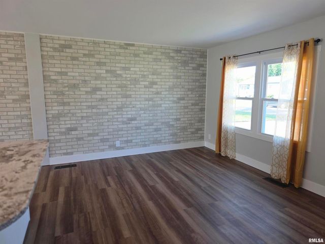 1031 GALBRAITH Drive, Clinton, IA 52732