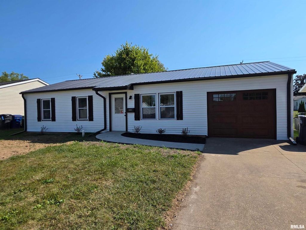 1031 GALBRAITH Drive, Clinton, IA 52732