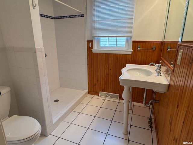 3319 MARQUETTE Street, Davenport, IA 52806