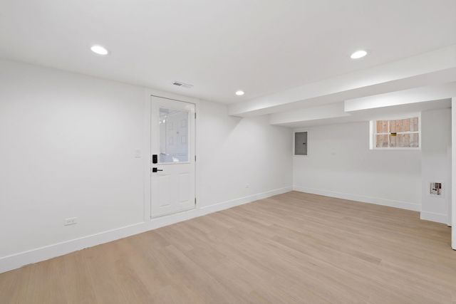 5853 W Newport Avenue, Chicago, IL 60634
