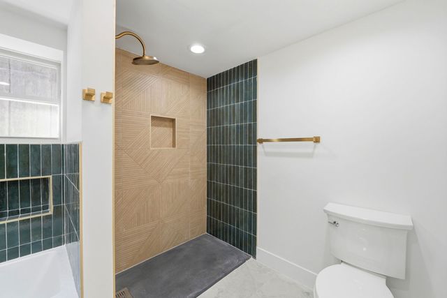 5853 W Newport Avenue, Chicago, IL 60634