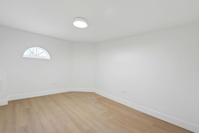 5853 W Newport Avenue, Chicago, IL 60634