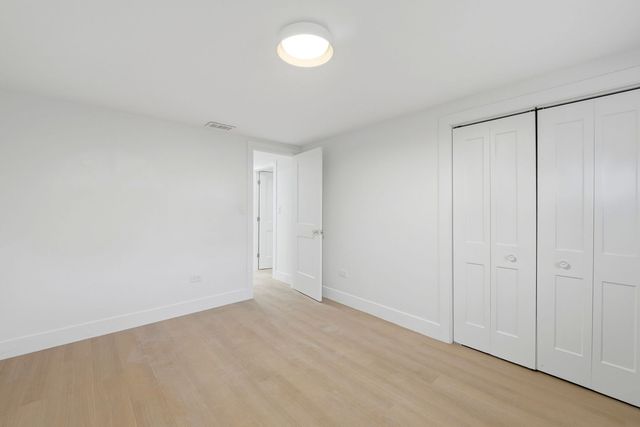 5853 W Newport Avenue, Chicago, IL 60634