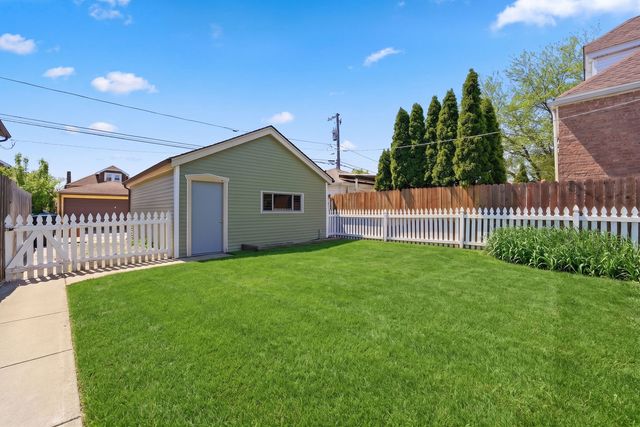 5853 W Newport Avenue, Chicago, IL 60634