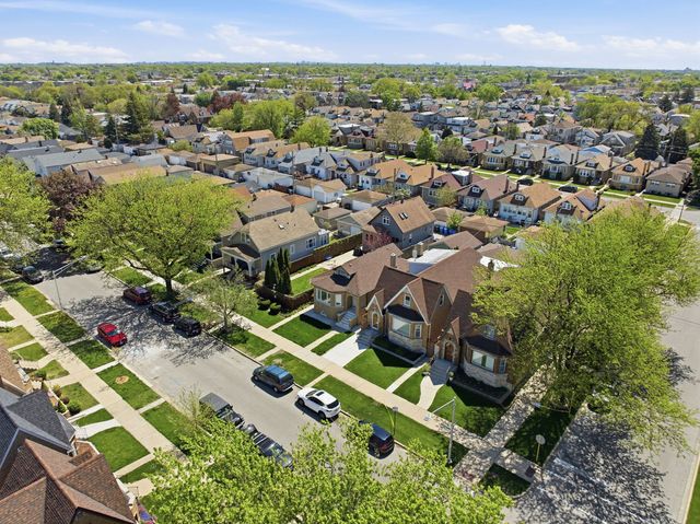 5853 W Newport Avenue, Chicago, IL 60634