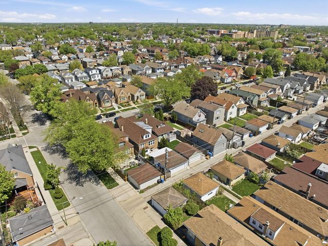 5853 W Newport Avenue, Chicago, IL 60634
