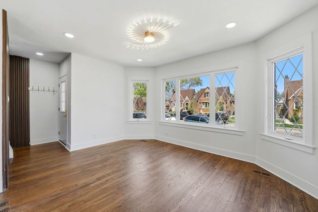 5853 W Newport Avenue, Chicago, IL 60634