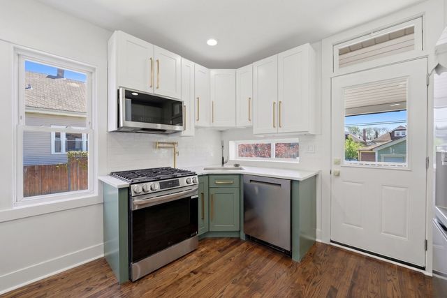 5853 W Newport Avenue, Chicago, IL 60634