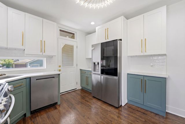 5853 W Newport Avenue, Chicago, IL 60634
