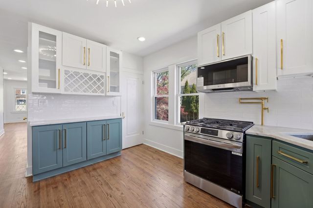 5853 W Newport Avenue, Chicago, IL 60634