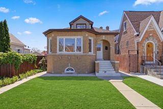 5853 W Newport Avenue, Chicago, IL 60634