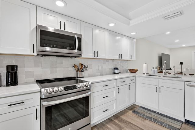 18449 SE WOOD HAVEN Lane E, Jupiter, FL 33469