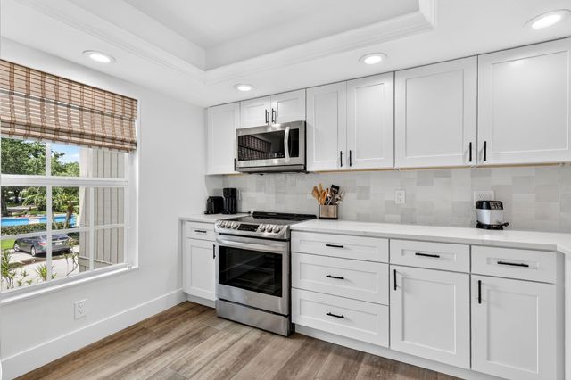 18449 SE WOOD HAVEN Lane E, Jupiter, FL 33469