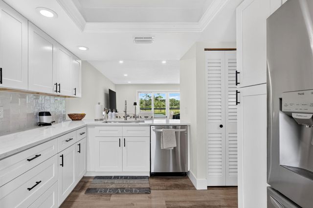 18449 SE WOOD HAVEN Lane E, Jupiter, FL 33469