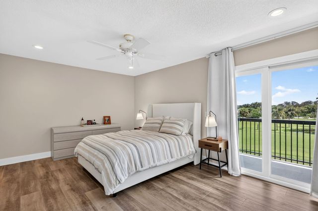 18449 SE WOOD HAVEN Lane E, Jupiter, FL 33469