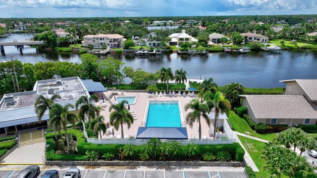 18449 SE WOOD HAVEN Lane E, Jupiter, FL 33469