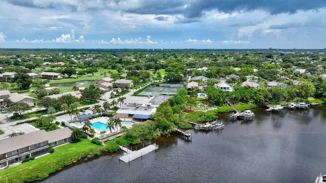 18449 SE WOOD HAVEN Lane E, Jupiter, FL 33469
