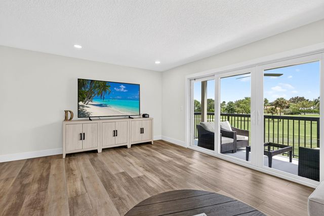 18449 SE WOOD HAVEN Lane E, Jupiter, FL 33469
