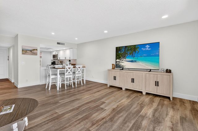 18449 SE WOOD HAVEN Lane E, Jupiter, FL 33469