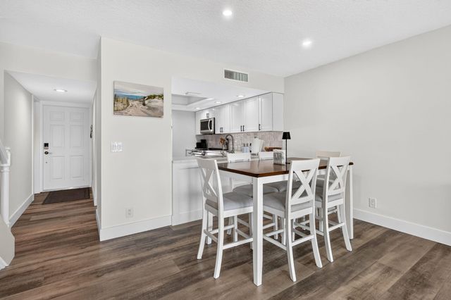 18449 SE WOOD HAVEN Lane E, Jupiter, FL 33469
