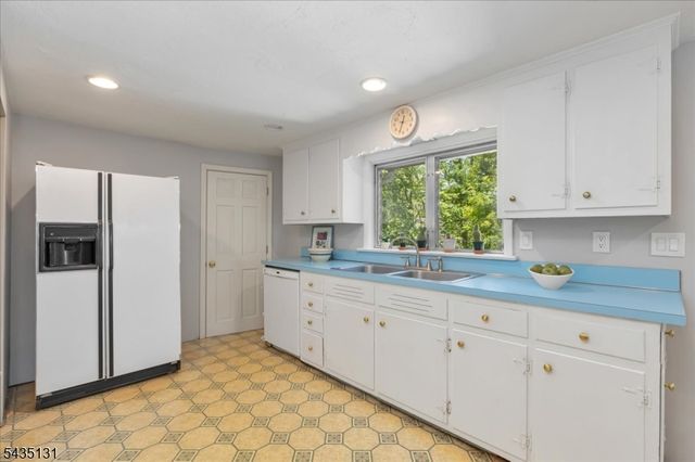 18 Stiles Road, Warren Twp., NJ 07059