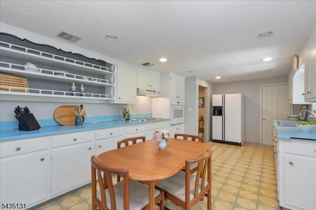18 Stiles Road, Warren Twp., NJ 07059
