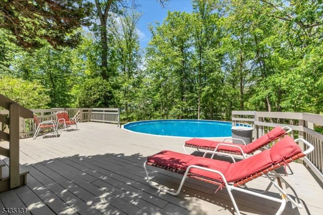 18 Stiles Road, Warren Twp., NJ 07059