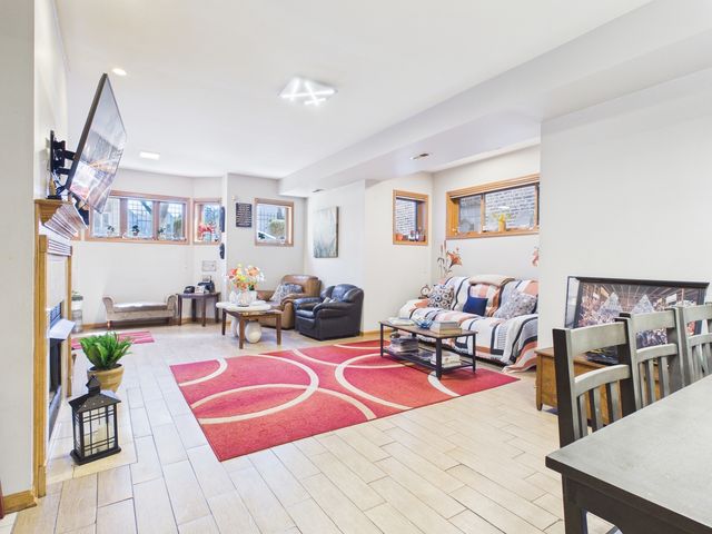 4336 S Saint Lawrence Avenue G, Chicago, IL 60653