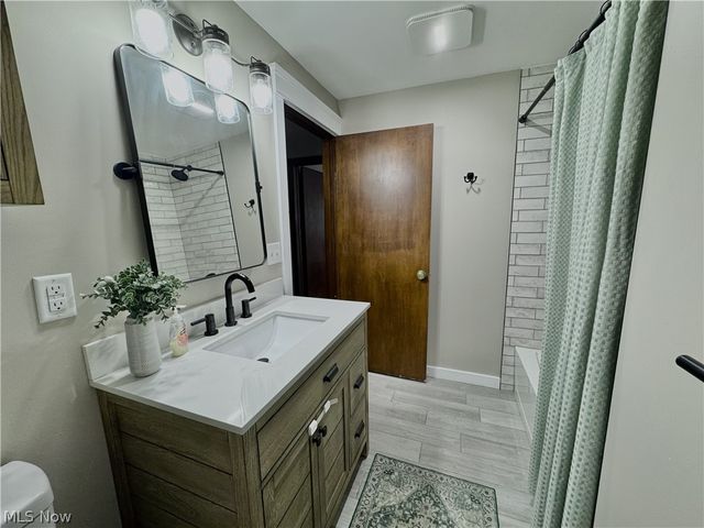 2315 Howland Wilson Road, Cortland, OH 44410