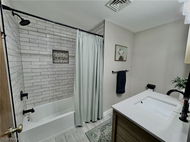 2315 Howland Wilson Road, Cortland, OH 44410