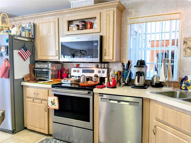 34709 LAKE DRIVE N, Pinellas Park, FL 33781