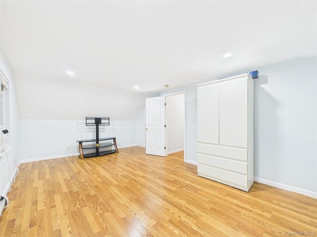 39 Croyden Lane, Hicksville, NY 11801