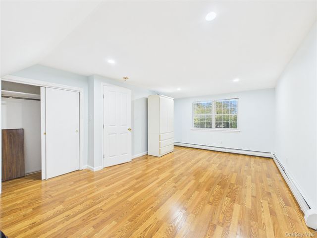 39 Croyden Lane, Hicksville, NY 11801