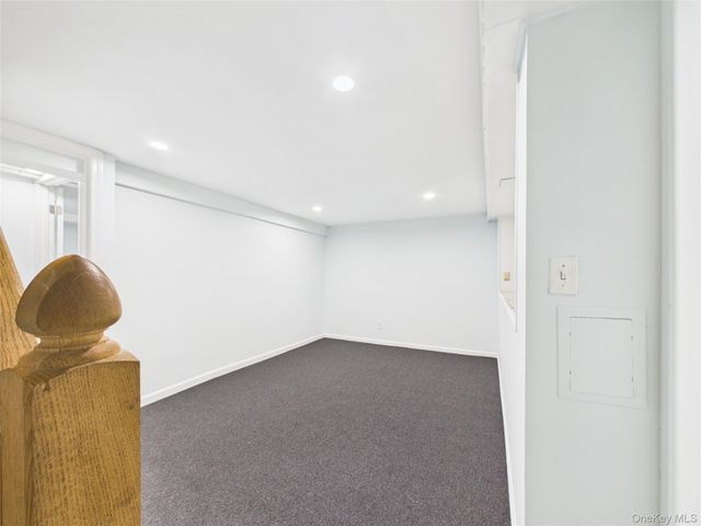 39 Croyden Lane, Hicksville, NY 11801