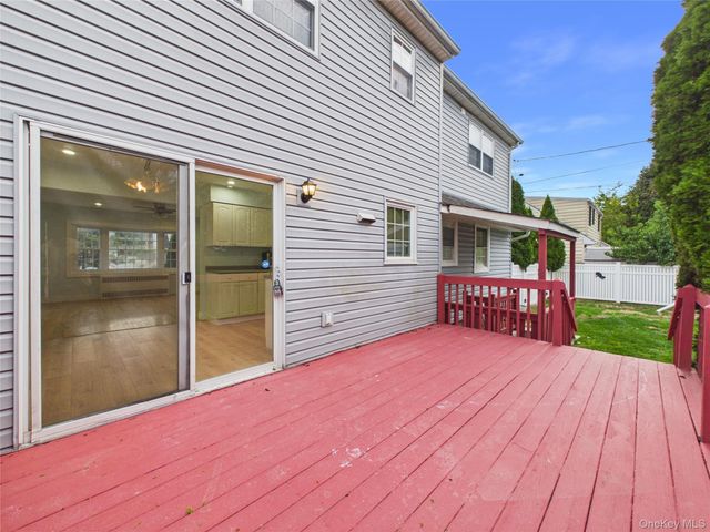 39 Croyden Lane, Hicksville, NY 11801