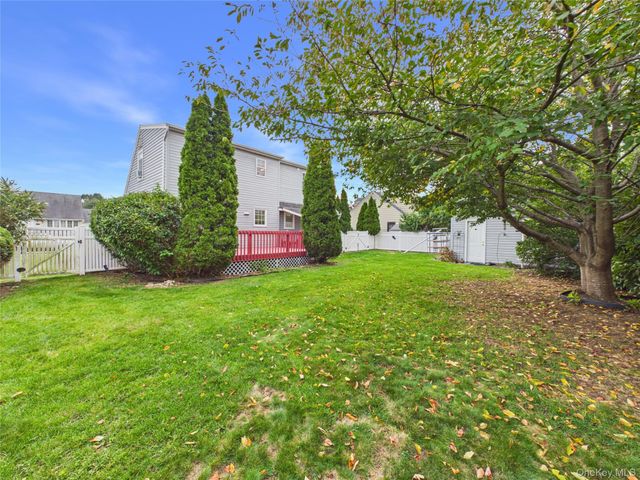 39 Croyden Lane, Hicksville, NY 11801