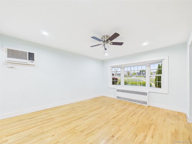 39 Croyden Lane, Hicksville, NY 11801