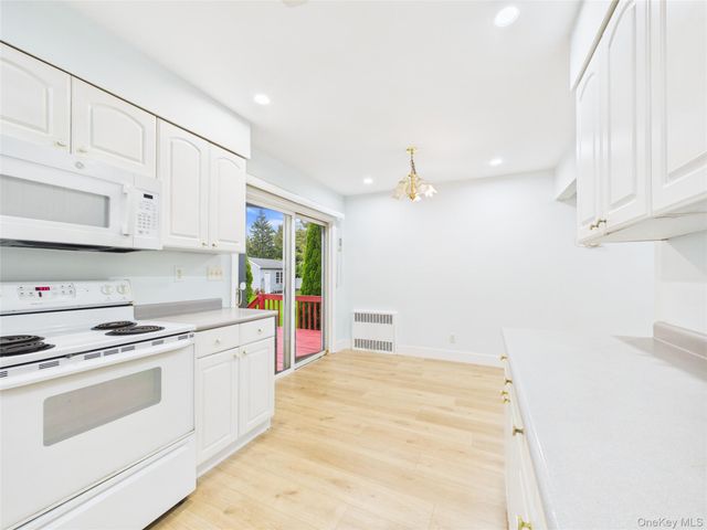 39 Croyden Lane, Hicksville, NY 11801