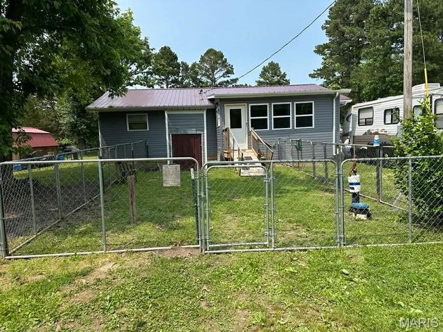 20262 Highway 8, St James, MO 65559