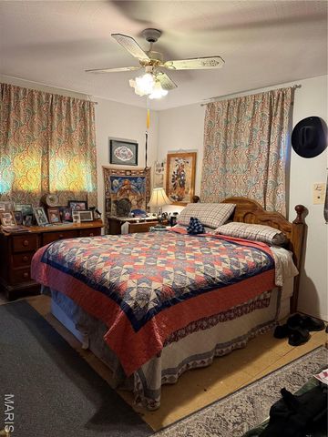 20262 Highway 8, St James, MO 65559